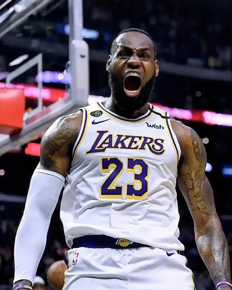 快船客场力克湖人，停止两连败